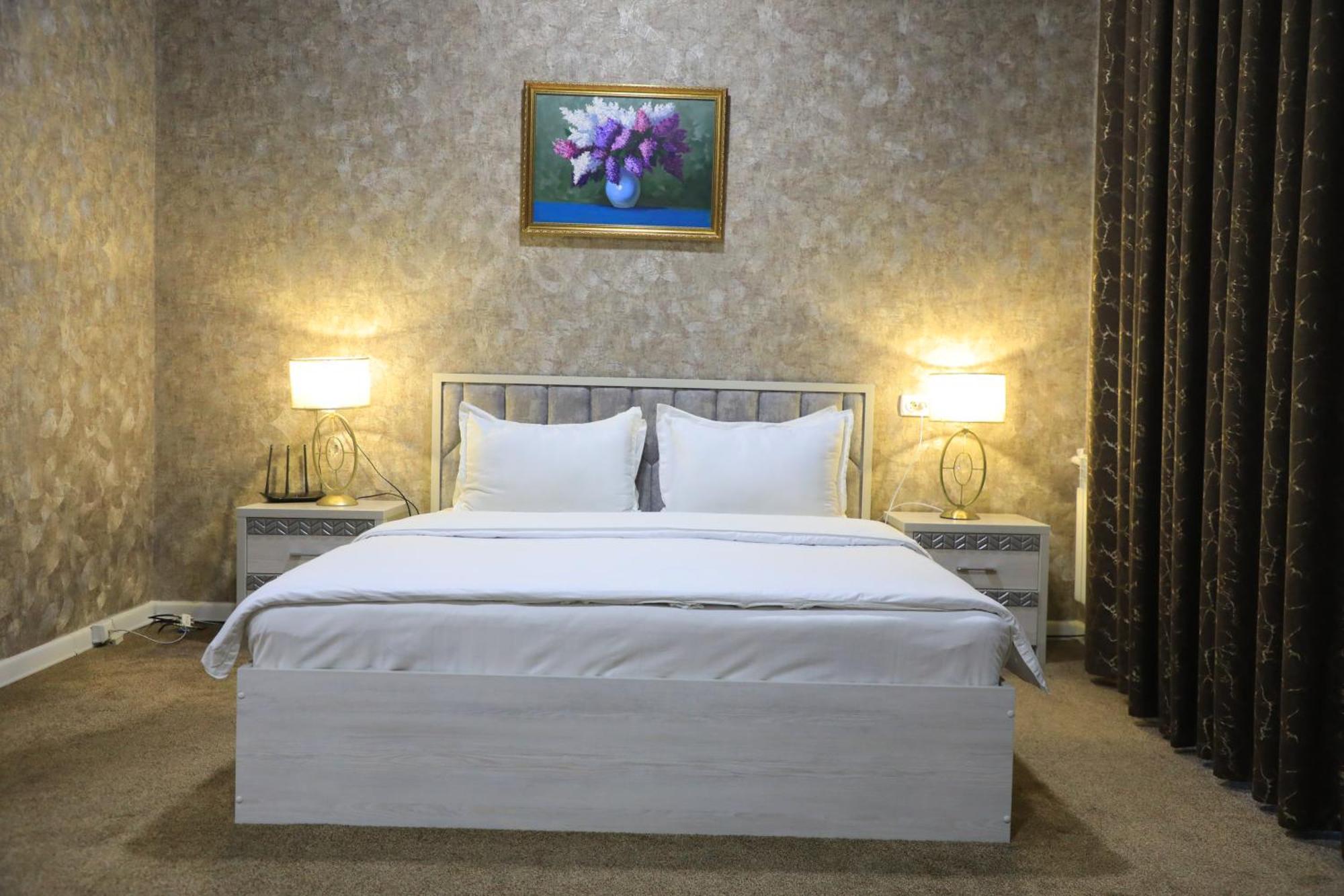 Hobiz Hotel Navoi Eksteriør billede