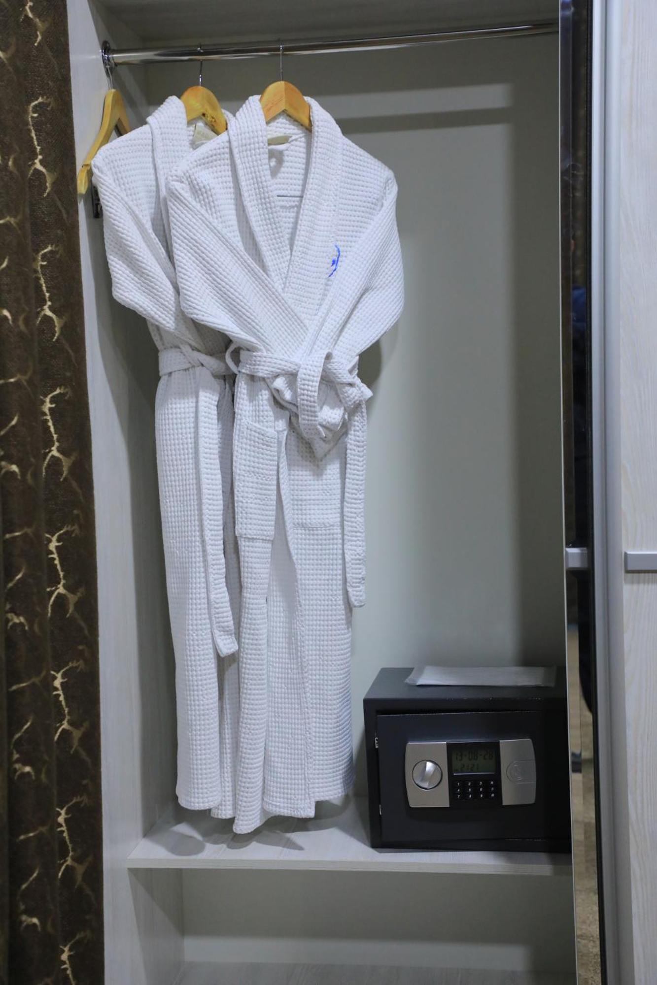 Hobiz Hotel Navoi Eksteriør billede