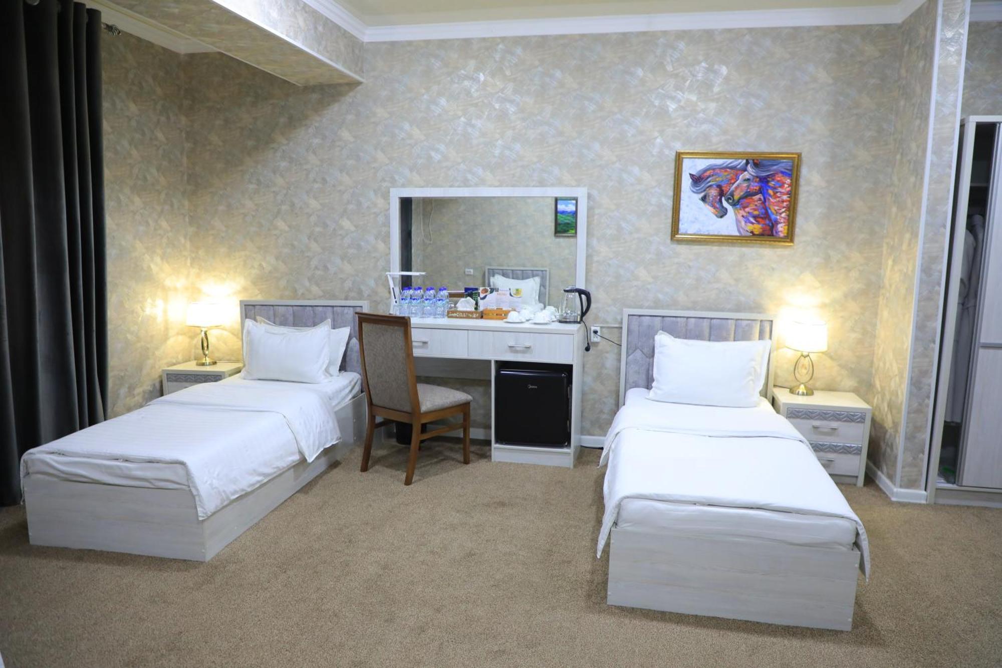 Hobiz Hotel Navoi Eksteriør billede